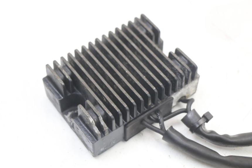 photo de REGULATOR ŁADOWANIA HARLEY DAVIDSON SPORTSTER XL CUSTOM 883 (1999 - 2006) - Szczegół części