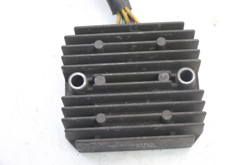 photo de REGULATOR ŁADOWANIA HONDA FES S-WING SWING ABS 125 (2007 - 2015) - Szczegół części