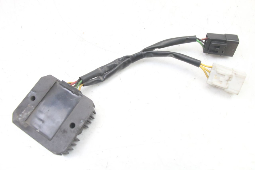 photo de REGULATOR ŁADOWANIA HONDA FES S-WING SWING ABS 125 (2007 - 2015) - Inny kąt widzenia