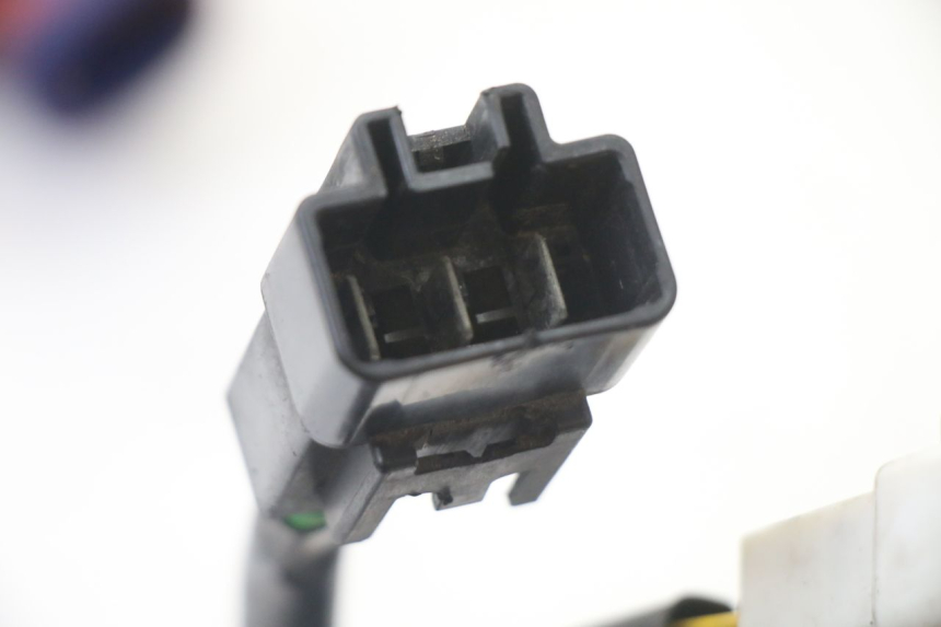 photo de REGULATOR ŁADOWANIA HONDA FES S-WING SWING ABS 125 (2007 - 2015) - Punkty mocowania