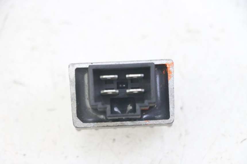 photo de REGULATOR ŁADOWANIA PEUGEOT JET FORCE CARBU 50 (2003 - 2016) - Zoom stanu zużycia