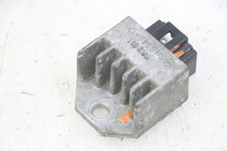 photo de REGULATOR ŁADOWANIA PEUGEOT JET FORCE CARBU 50 (2003 - 2016) - Inny kąt widzenia