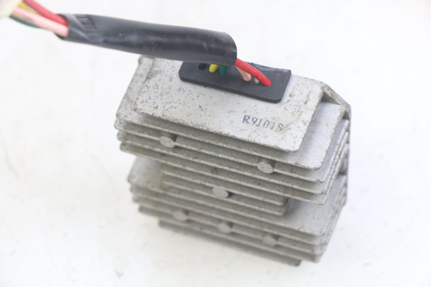 photo de REGULATOR ŁADOWANIA SYM JET SPORT XR 50 (2006 - 2015) - Zbliżenie techniczne