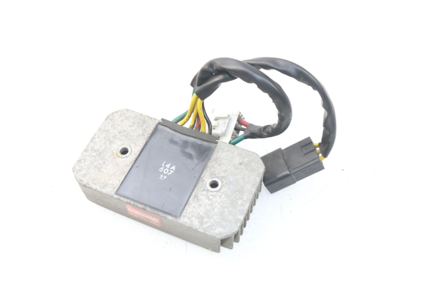 photo de REGULATOR ŁADOWANIA SYM JOYMAX 250 (2013 - 2017) - Zbliżenie techniczne