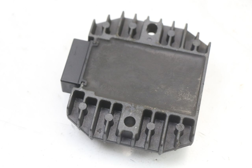photo de REGULATOR ŁADOWANIA KAWASAKI ZR7 ZR-7 S 750 (1999 - 2004) - Inny kąt widzenia