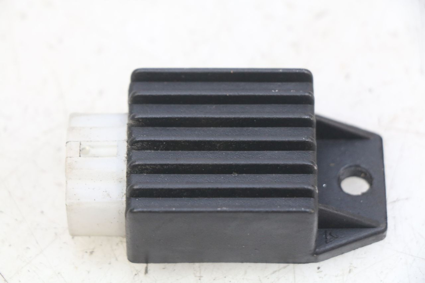 photo de REGULATOR ŁADOWANIA PEUGEOT KISBEE 2T 50 (2010 - 2017) - Widok główny