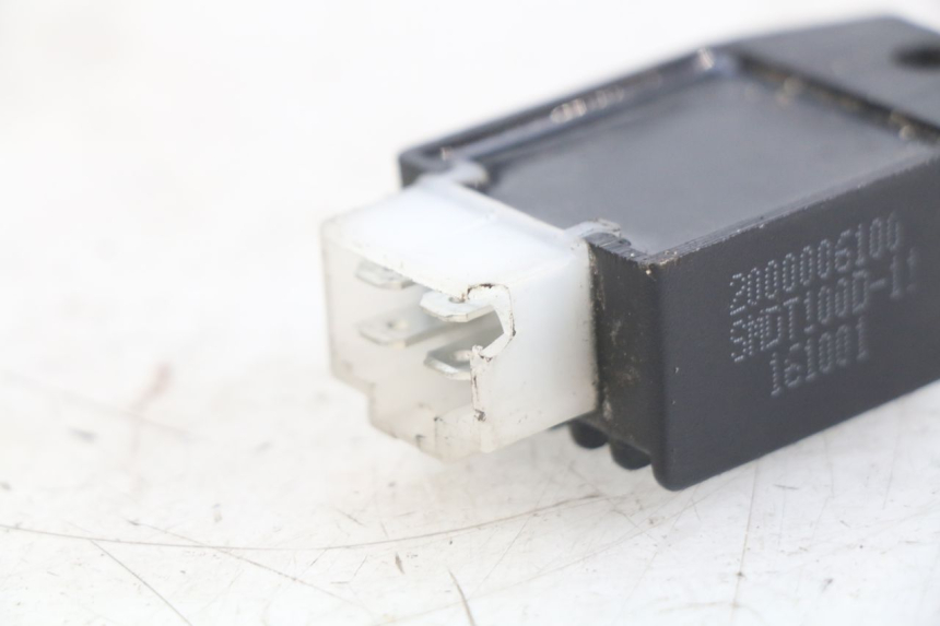 photo de REGULATOR ŁADOWANIA PEUGEOT KISBEE 2T 50 (2010 - 2017) - Zoom stanu zużycia