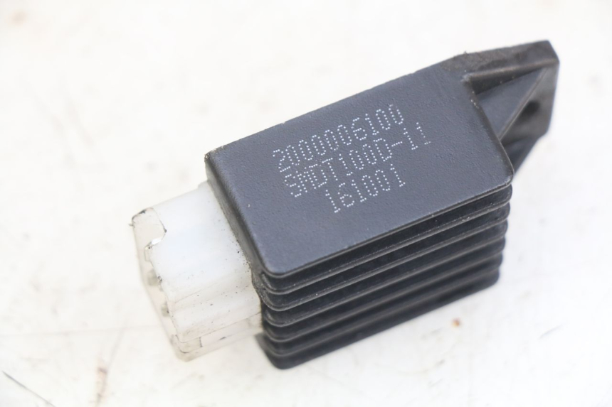 photo de REGULATOR ŁADOWANIA PEUGEOT KISBEE 2T 50 (2010 - 2017) - Inny kąt widzenia