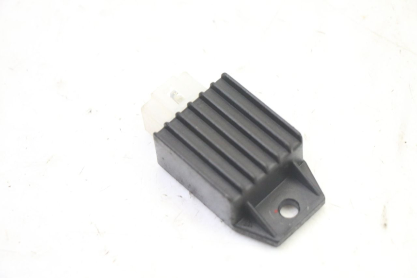 photo de REGULATOR ŁADOWANIA PEUGEOT KISBEE 2T 50 (2010 - 2017) - Szczegół części