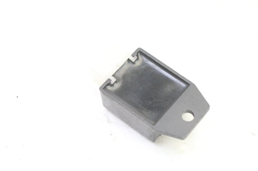 photo de REGULATOR ŁADOWANIA PEUGEOT KISBEE 2T 50 (2010 - 2017) - Inny kąt widzenia