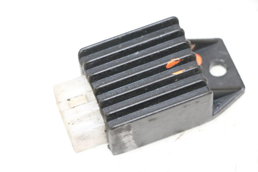 photo de REGULATOR ŁADOWANIA PEUGEOT KISBEE 2T 50 (2010 - 2017) - Widok główny