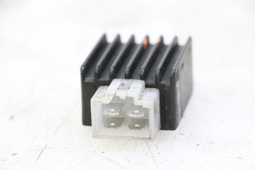 photo de REGULATOR ŁADOWANIA PEUGEOT KISBEE 2T 50 (2010 - 2017) - Szczegół części