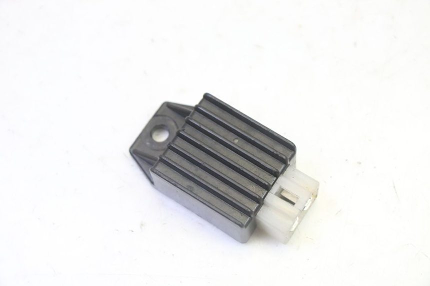 photo de REGULATOR ŁADOWANIA PEUGEOT KISBEE 2T 50 (2010 - 2017) - Widok główny