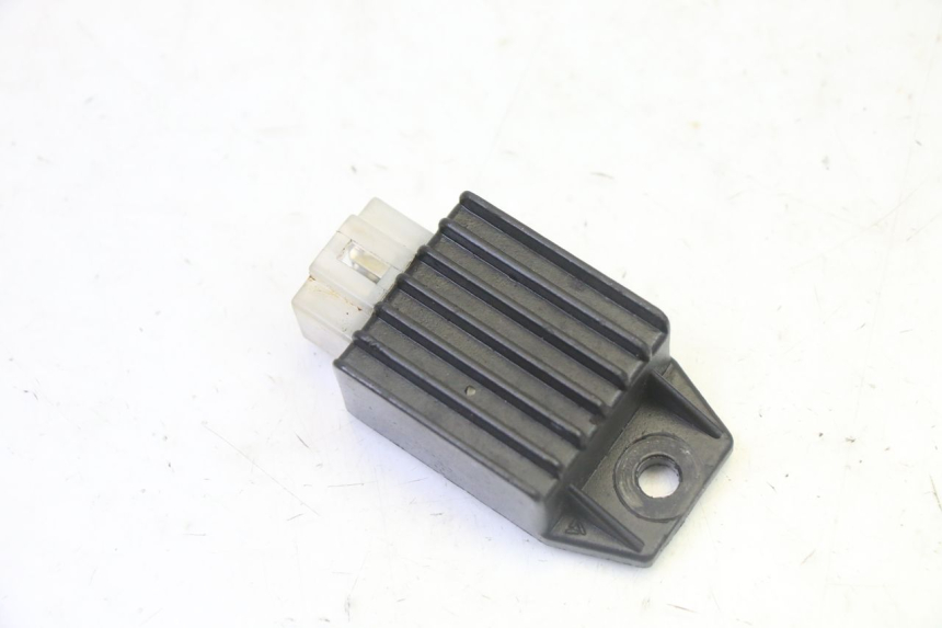 photo de REGULATOR ŁADOWANIA PEUGEOT KISBEE 2T 50 (2010 - 2017) - Szczegół części