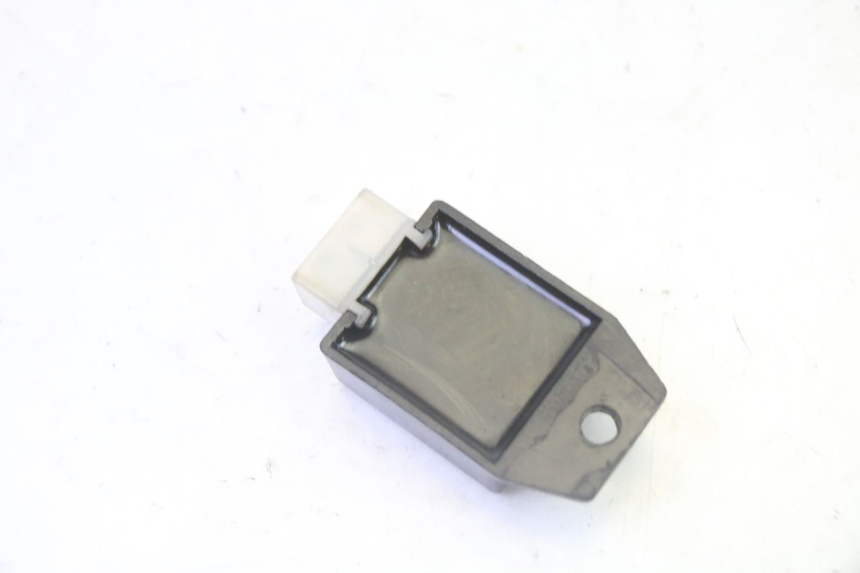 photo de REGULATOR ŁADOWANIA PEUGEOT KISBEE 2T 50 (2010 - 2017) - Inny kąt widzenia