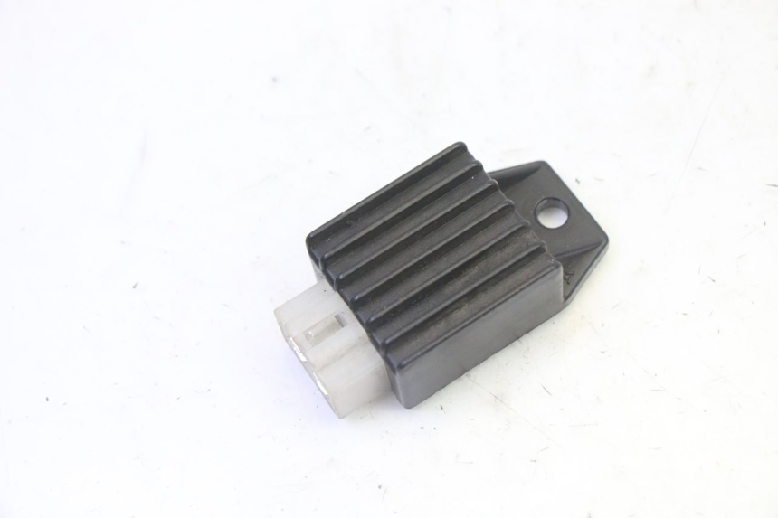 photo de REGULATOR ŁADOWANIA PEUGEOT KISBEE 2T 50 (2010 - 2017) - Widok główny