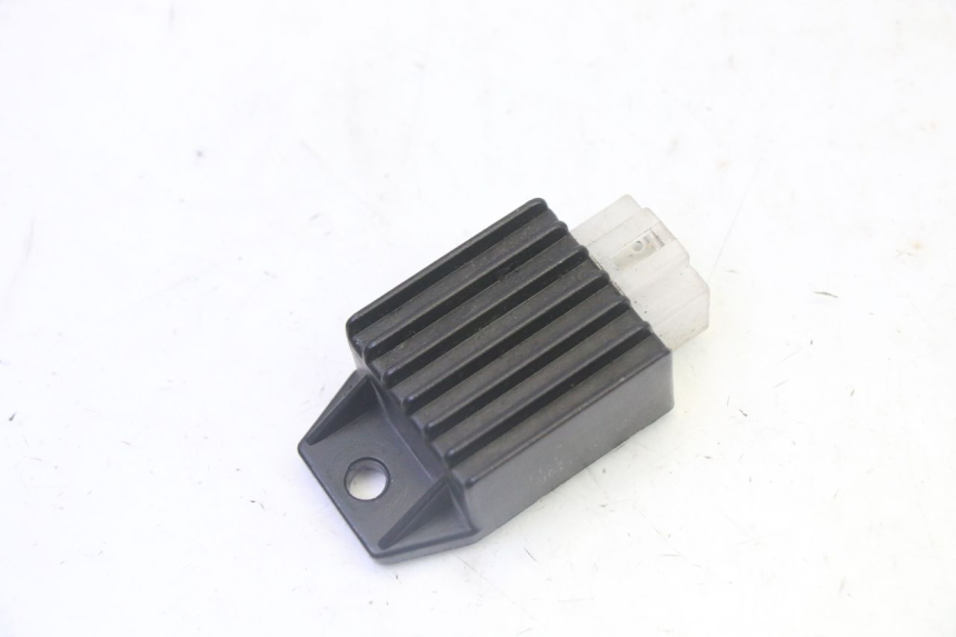 photo de REGULATOR ŁADOWANIA PEUGEOT KISBEE 2T 50 (2010 - 2017) - Szczegół części