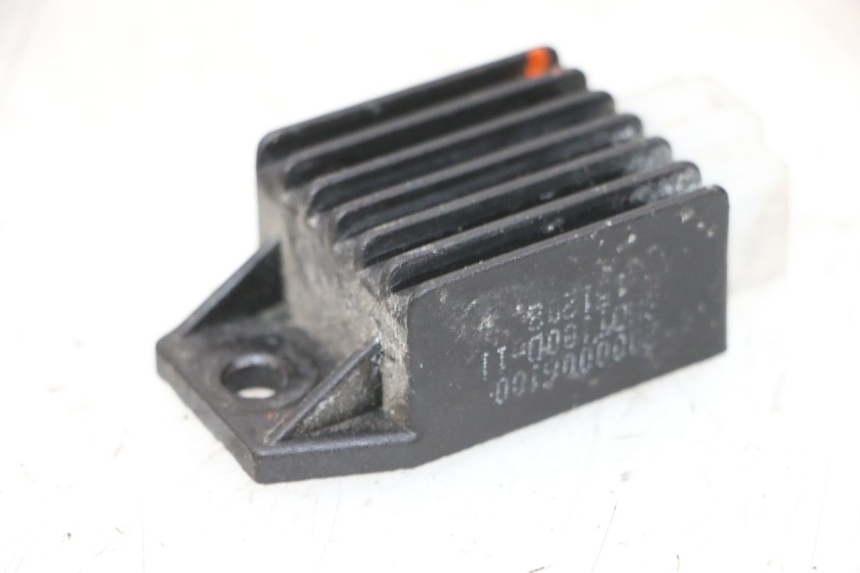 photo de REGULATOR ŁADOWANIA PEUGEOT KISBEE 2T 50 (2010 - 2017) - Widok główny