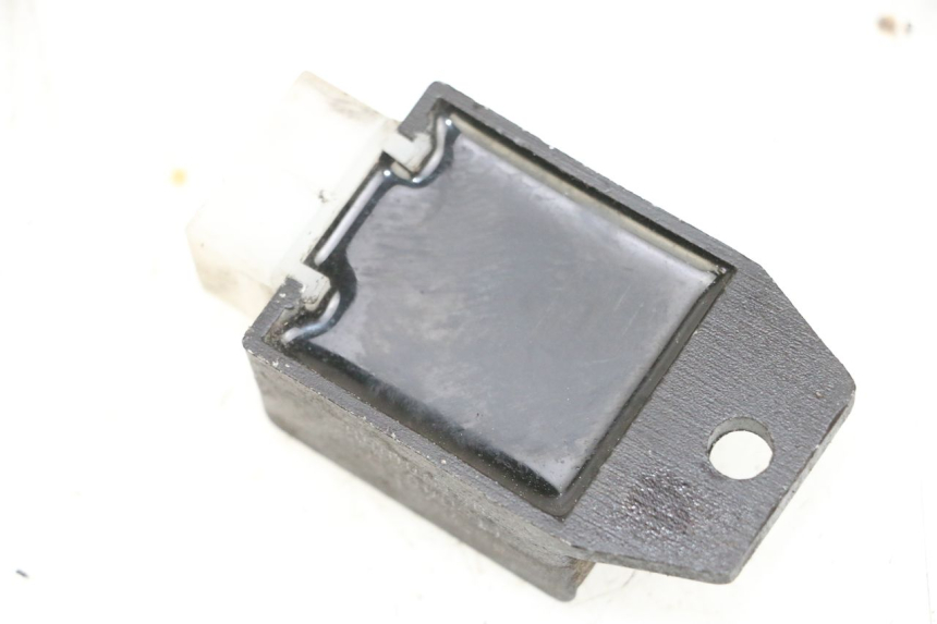 photo de REGULATOR ŁADOWANIA PEUGEOT KISBEE 2T 50 (2010 - 2017) - Inny kąt widzenia