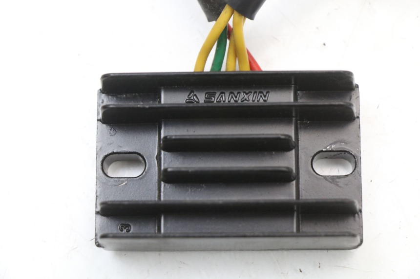 photo de REGULATOR ŁADOWANIA PEUGEOT KISBEE 4T 50 (2018 - 2022) - Szczegół części