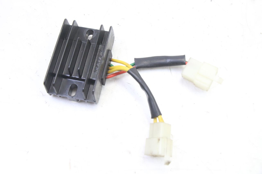 photo de REGULATOR ŁADOWANIA PEUGEOT KISBEE 4T 50 (2018 - 2022) - Zoom stanu zużycia