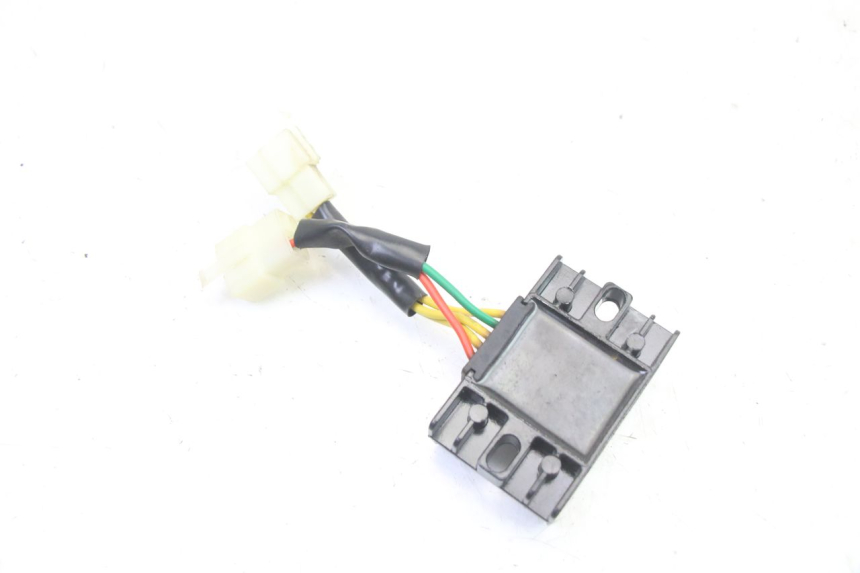 photo de REGULATOR ŁADOWANIA PEUGEOT KISBEE 4T 50 (2018 - 2022) - Zoom stanu zużycia