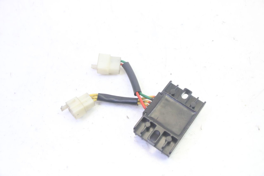 photo de REGULATOR ŁADOWANIA PEUGEOT KISBEE 4T 50 (2018 - 2022) - Zoom stanu zużycia