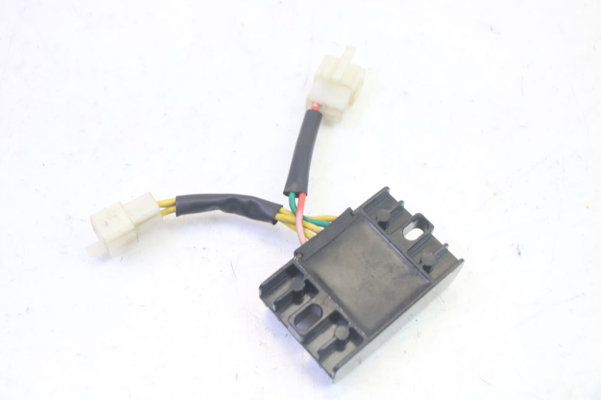 photo de REGULATOR ŁADOWANIA PEUGEOT KISBEE 4T 50 (2018 - 2022) - Inny kąt widzenia