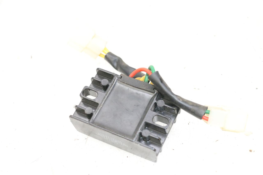 photo de REGULATOR ŁADOWANIA PEUGEOT KISBEE 4T 50 (2018 - 2022) - Szczegół części