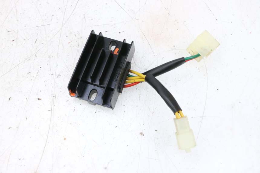 photo de REGULATOR ŁADOWANIA PEUGEOT KISBEE 4T 50 (2018 - 2022) - Szczegół części