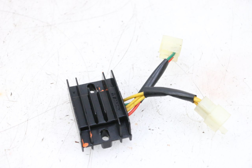 photo de REGULATOR ŁADOWANIA PEUGEOT KISBEE 4T 50 (2018 - 2022) - Punkty mocowania