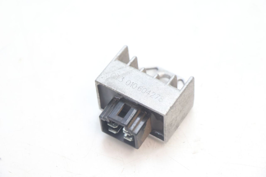 photo de REGULATOR ŁADOWANIA PEUGEOT KISBEE 4T 50 (2010 - 2017) - Widok główny