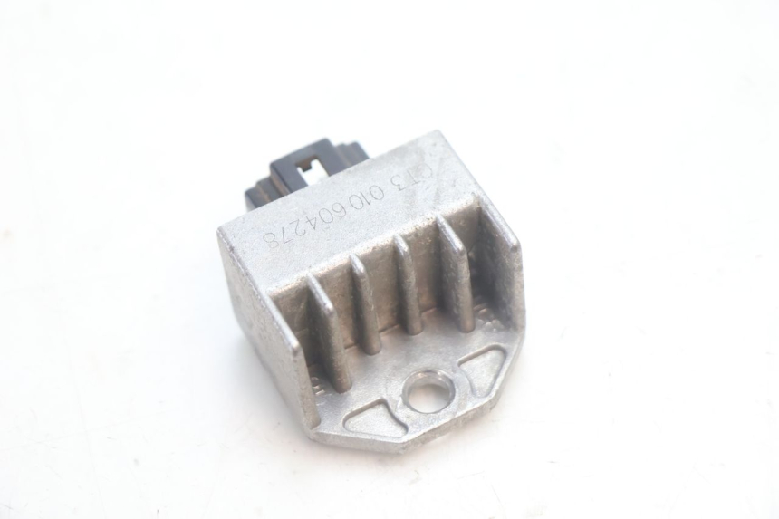 photo de REGULATOR ŁADOWANIA PEUGEOT KISBEE 4T 50 (2010 - 2017) - Szczegół części