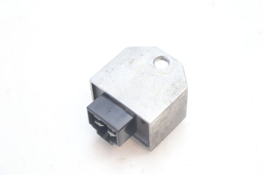 photo de REGULATOR ŁADOWANIA PEUGEOT KISBEE 4T 50 (2010 - 2017) - Inny kąt widzenia