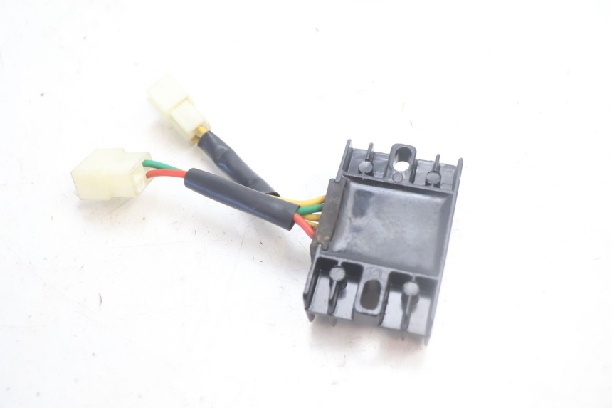 photo de REGULATOR ŁADOWANIA PEUGEOT KISBEE 4T 50 (2018 - 2022) - Inny kąt widzenia