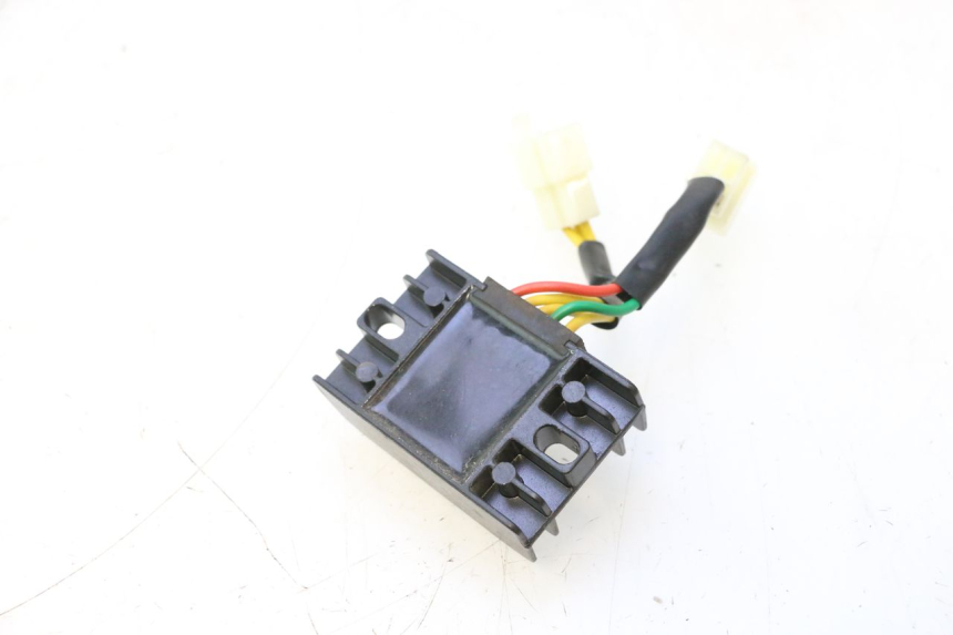 photo de REGULATOR ŁADOWANIA PEUGEOT KISBEE 4T 50 (2023 - 2026) - Inny kąt widzenia