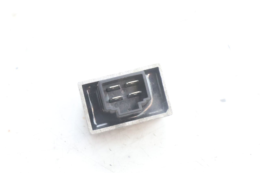 photo de REGULATOR ŁADOWANIA PEUGEOT KISBEE 4T 50 (2010 - 2017) - Zoom stanu zużycia