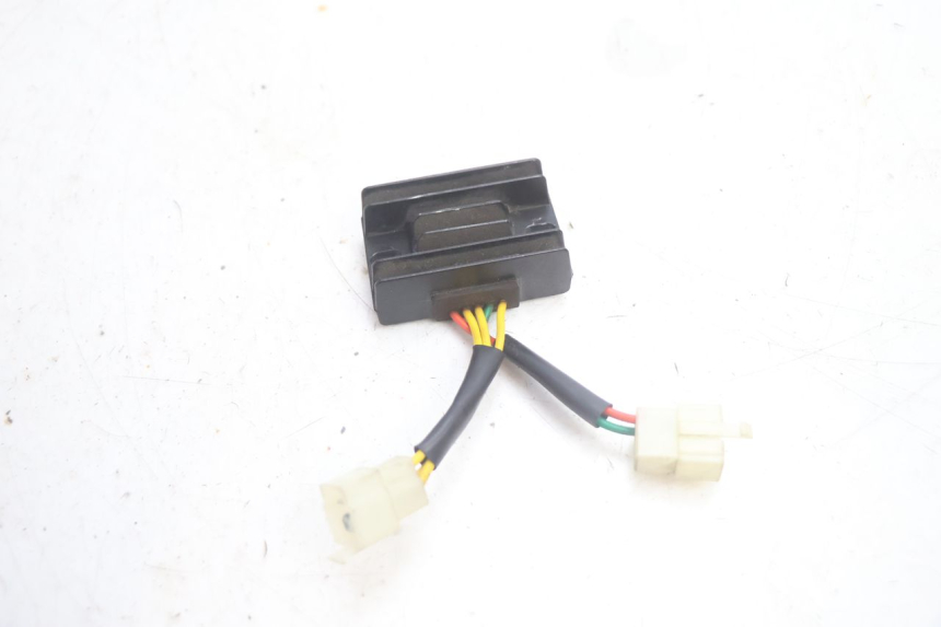 photo de REGULATOR ŁADOWANIA PEUGEOT KISBEE 4T 50 (2018 - 2022) - Szczegół części