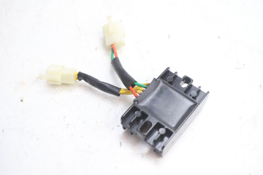 photo de REGULATOR ŁADOWANIA PEUGEOT KISBEE 4T 50 (2018 - 2022) - Inny kąt widzenia