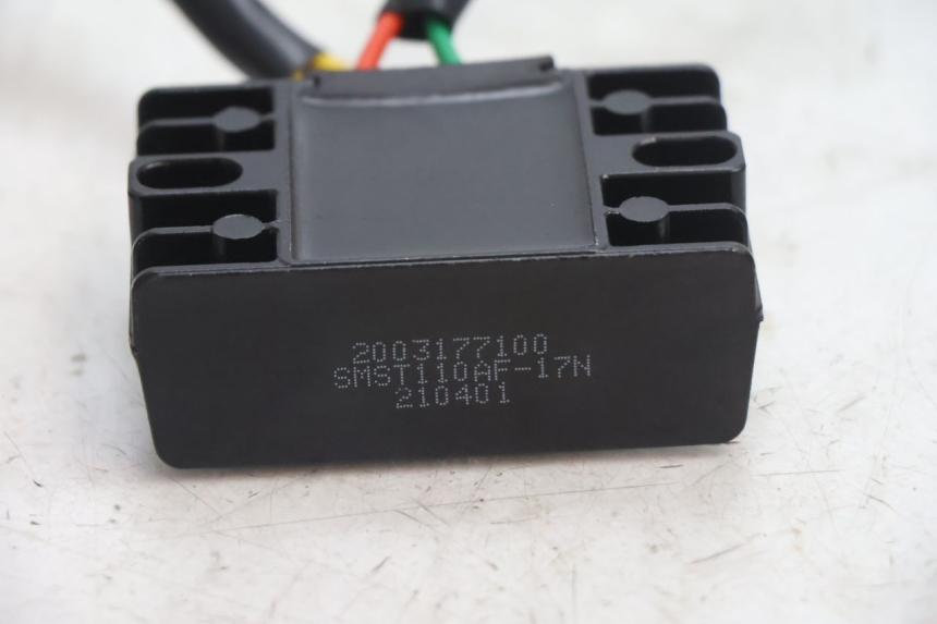 photo de REGULATOR ŁADOWANIA PEUGEOT KISBEE 4T 50 (2018 - 2022) - Zbliżenie techniczne
