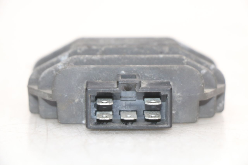 photo de REGULATOR ŁADOWANIA RENAULT KOURANOS 125 (2001 - 2004) - Zoom stanu zużycia