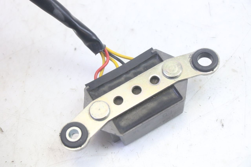 photo de REGULATOR ŁADOWANIA KAWASAKI KXF KX-F 250 (2017 - 2019) - Zbliżenie techniczne