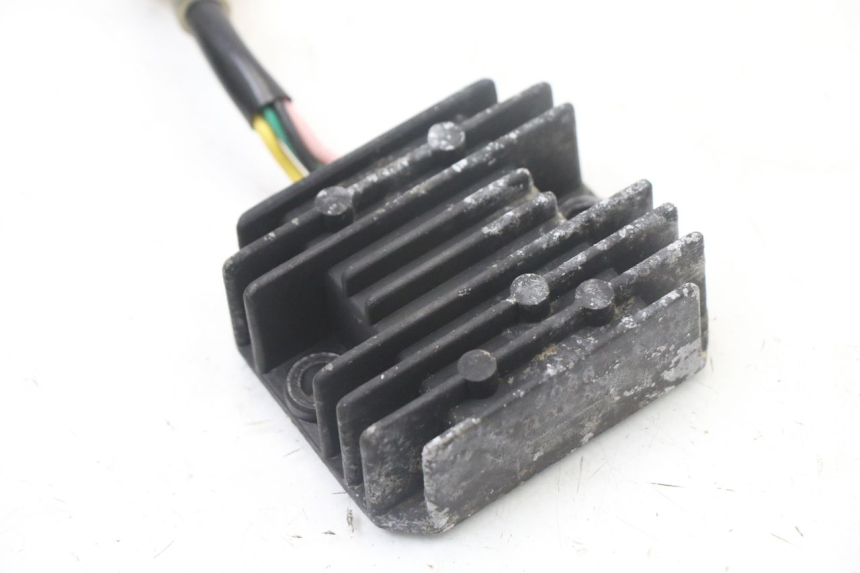 photo de REGULATOR ŁADOWANIA KYMCO STRYKER OFF ROAD 125 (1999 - 2005) - Zoom stanu zużycia