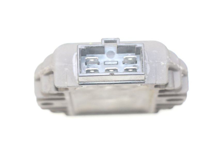 photo de REGULATOR ŁADOWANIA PIAGGIO LIBERTY IGET 4T 50 (2015 - 2020) - Zoom stanu zużycia