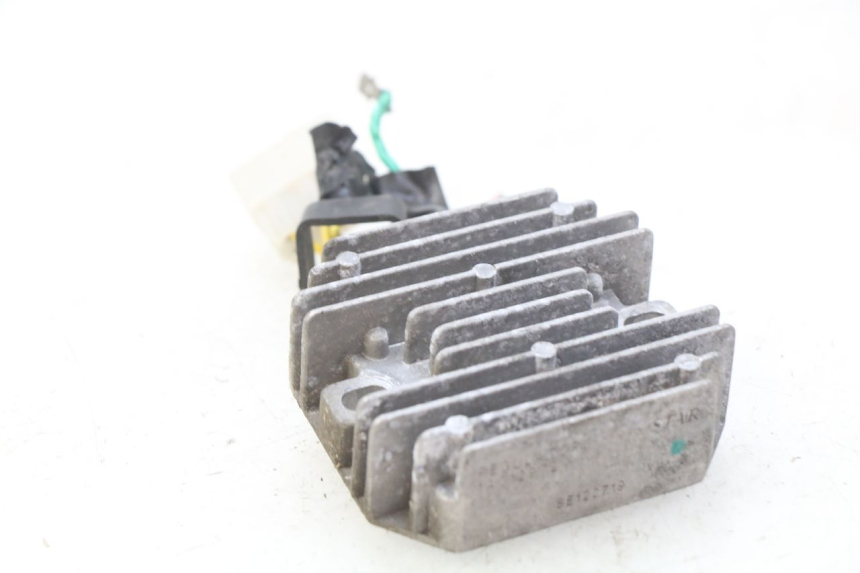 photo de REGULATOR ŁADOWANIA PIAGGIO LIBERTY IGET 4T 50 (2015 - 2020) - Zoom stanu zużycia