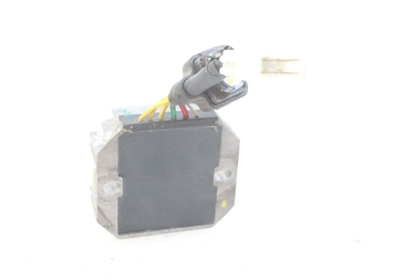 photo de REGULATOR ŁADOWANIA PIAGGIO LIBERTY IGET 4T 50 (2015 - 2020) - Zoom stanu zużycia