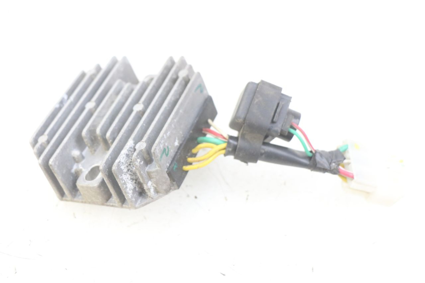 photo de REGULATOR ŁADOWANIA PIAGGIO LIBERTY IGET 4T 50 (2015 - 2020) - Zbliżenie techniczne