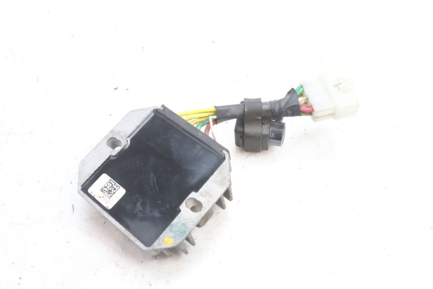 photo de REGULATOR ŁADOWANIA PIAGGIO LIBERTY IGET 4T 50 (2021 - 2025) - Zoom stanu zużycia