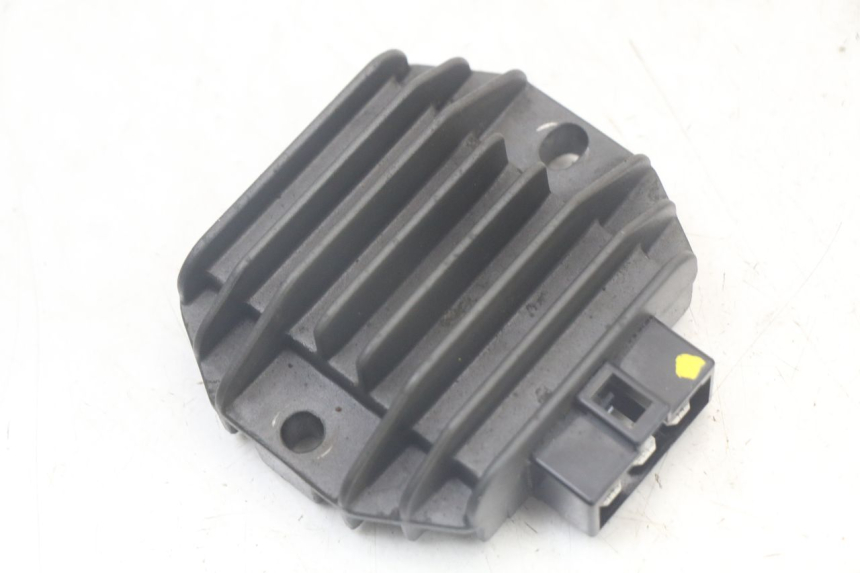 photo de REGULATOR ŁADOWANIA PIAGGIO LIBERTY 125 (2009 - 2013) - Szczegół części