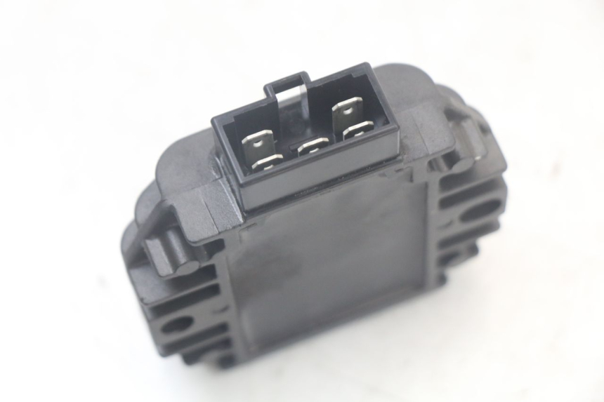 photo de REGULATOR ŁADOWANIA PIAGGIO LIBERTY 125 (2009 - 2013) - Inny kąt widzenia